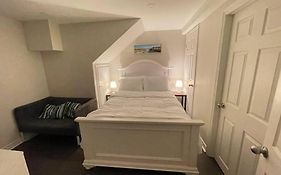 Lovely Junior 1 Bedroom Basement Apartment